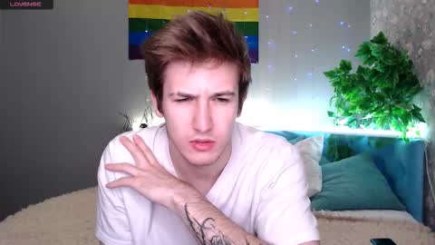 Snapshot of kevin_shayne chatting on 09/28/25, 12:05 Kevin online show from 09/28/25, 12:05