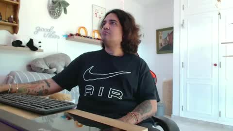 Snapshot of kevinduar53 chatting on 10/26/25, 11:05 kevin online show from 10/26/25, 11:05