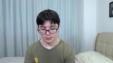 Snapshot of kevinhunts chatting on 10/25/25, 04:35 Kevin online show from 10/25/25, 04:35