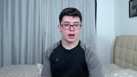 Snapshot of kevinhunts chatting on 11/08/25, 04:51 Kevin online show from 11/08/25, 04:51