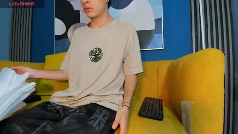 Snapshot of kevinn_blue chatting on 09/17/25, 09:49 Sexy Hot Kevin online show from 09/17/25, 09:49