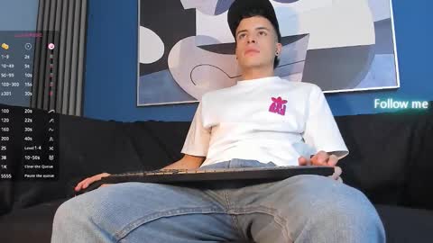 Snapshot of kevinn_blue chatting on 09/21/25, 10:00 Sexy Hot Kevin online show from 09/21/25, 10:00