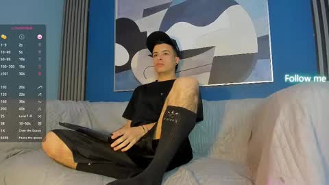 Snapshot of kevinn_blue chatting on 09/30/25, 09:53 Sexy Hot Kevin online show from 09/30/25, 09:53