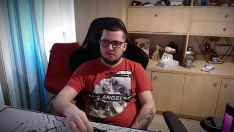 Snapshot of kevinnlovely95 chatting on 12/15/25, 11:58 Kevinn online show from 12/15/25, 11:58