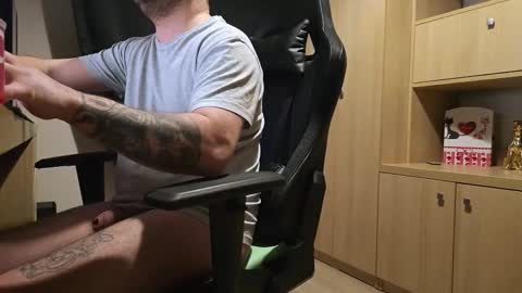 Snapshot of kevinnlovely95 chatting on 02/16/26, 07:32 Kevinn online show from 02/16/26, 07:32