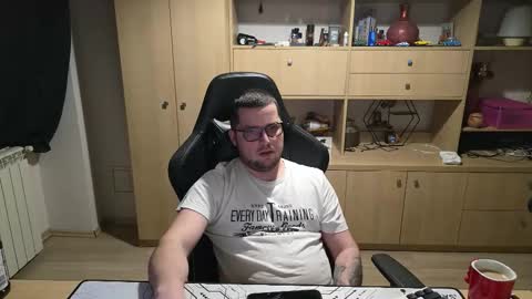 Snapshot of kevinnlovely95 chatting on 03/16/26, 10:25 Kevinn online show from 03/16/26, 10:25