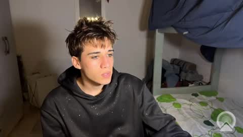 Snapshot of kevinonly43 chatting on 04/04/26, 07:28 kevonly online show from 04/04/26, 07:28