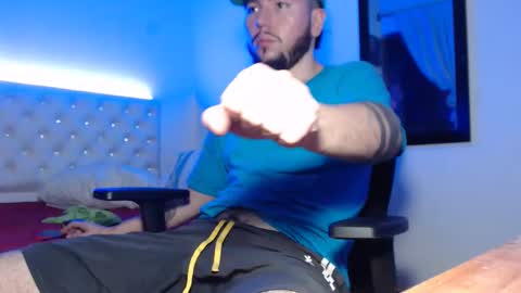 kevinsantiag0 online show from 12/01/25, 01:43