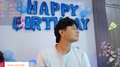 Snapshot of kevinxlvx chatting on 02/18/26, 01:23 kevin and ottis online show from 02/18/26, 01:23