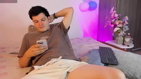 Snapshot of kevinxlvx chatting on 03/01/26, 12:12 kevin and ottis online show from 03/01/26, 12:12