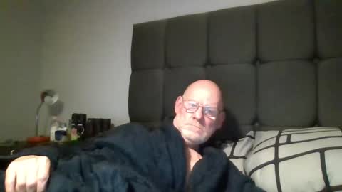 Snapshot of kevlooking4sez chatting on 12/24/24, 11:55 kevlooking4sez online show from 12/24/24, 11:55