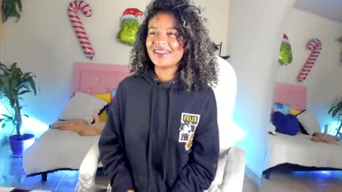 Snapshot of keyla_roberts_ chatting on 12/27/24, 09:06 Adhara. Help me reach 100 likes online show from 12/27/24, 09:06