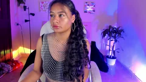 Snapshot of keyla_roberts_ chatting on 01/31/25, 08:11 Adhara. Help me reach 100 likes online show from 01/31/25, 08:11