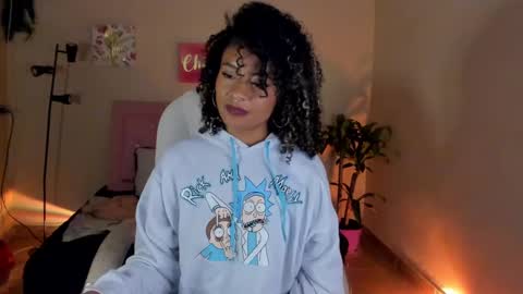 Snapshot of keyla_roberts_ chatting on 02/16/25, 09:37 Adhara. Help me reach 100 likes online show from 02/16/25, 09:37