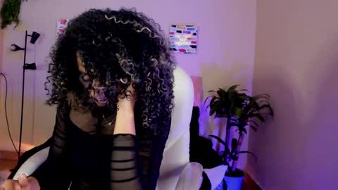 Snapshot of keyla_roberts_ chatting on 03/05/25, 08:53 Adhara. Help me reach 100 likes online show from 03/05/25, 08:53