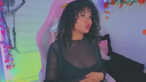 Snapshot of keyla_roberts_ chatting on 10/22/25, 10:09 Adhara. Help me reach 100 likes online show from 10/22/25, 10:09