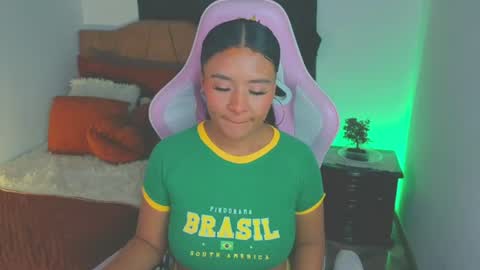 Snapshot of keyla_roberts_ chatting on 06/13/26, 11:13 Adhara. Help me reach 100 likes online show from 06/13/26, 11:13