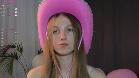 Snapshot of keylalong chatting on 02/14/25, 06:19 Hi Im Mary Glad to see you in my room PVT is open online show from 02/14/25, 06:19