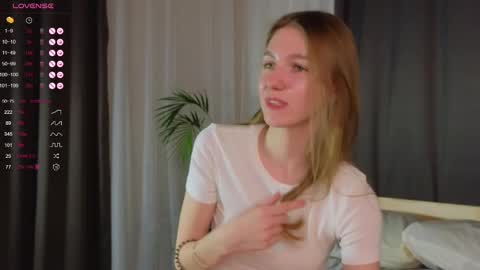 Snapshot of keylalong chatting on 02/20/25, 03:08 Hi Im Mary Glad to see you in my room PVT is open online show from 02/20/25, 03:08