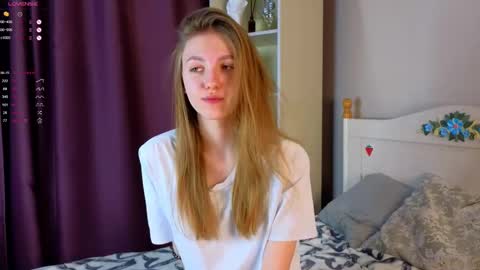 Snapshot of keylalong chatting on 02/26/25, 12:14 Hi Im Mary Glad to see you in my room PVT is open online show from 02/26/25, 12:14
