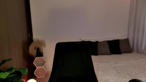 Keyla online show from 12/18/24, 11:08