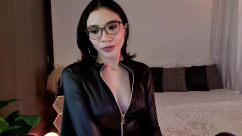 Keyla online show from 12/19/24, 09:49