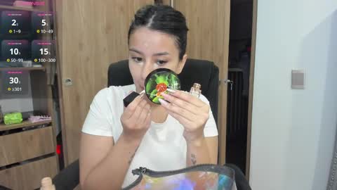 Laura online show from 12/26/24, 12:14