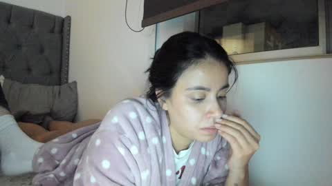 Laura online show from 02/01/25, 01:55