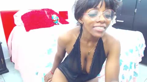 Sandy Saenz online show from 02/09/25, 04:40