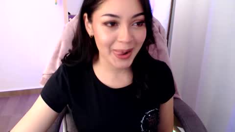 Snapshot of khal_girl chatting on 11/16/25, 09:31 Liss online show from 11/16/25, 09:31