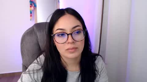 Snapshot of khal_girl chatting on 11/24/25, 01:49 Liss online show from 11/24/25, 01:49