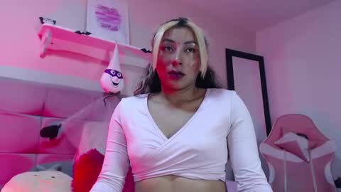 Snapshot of khaleesi_j chatting on 10/17/25, 03:42 khaleesi_j online show from 10/17/25, 03:42