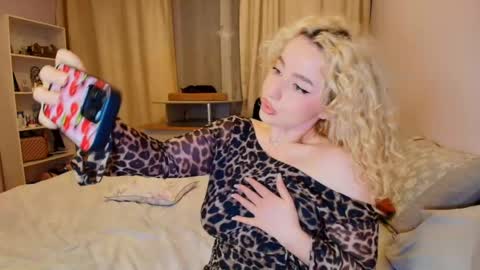 Snapshot of khaleesi_sy chatting on 04/11/26, 05:17 Khaleesi online show from 04/11/26, 05:17