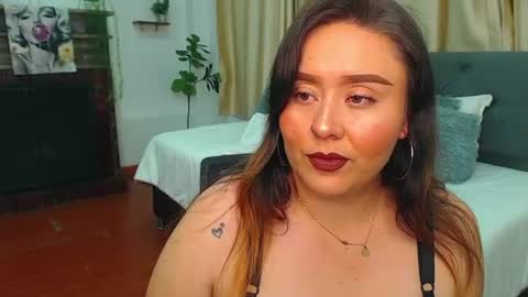 Snapshot of khalia_ chatting on 06/19/26, 05:50 K H A I L A online show from 06/19/26, 05:50