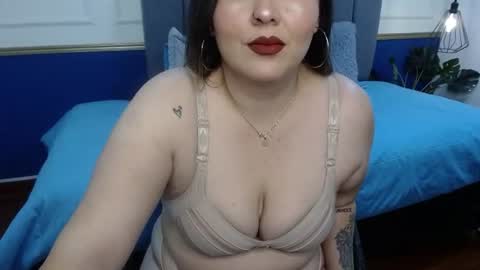 Snapshot of khalia_ chatting on 06/25/26, 03:49 K H A I L A online show from 06/25/26, 03:49