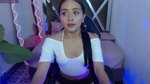 Snapshot of khalia_tay chatting on 12/15/25, 07:29 KHALIA online show from 12/15/25, 07:29