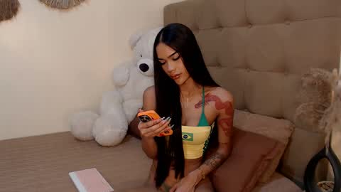 Snapshot of khalifafoxxxx chatting on 03/05/25, 01:17 khalifa online show from 03/05/25, 01:17