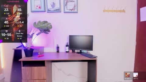 Snapshot of khateandersson chatting on 02/25/26, 09:02 khateandersson online show from 02/25/26, 09:02