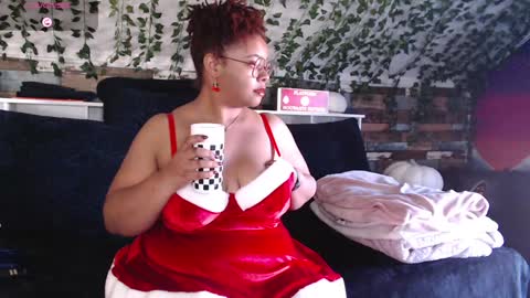 Snapshot of khayaparker chatting on 12/21/24, 01:53 Khaya online show from 12/21/24, 01:53