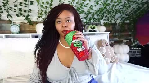 Snapshot of khayaparker chatting on 02/24/25, 01:31 Khaya online show from 02/24/25, 01:31