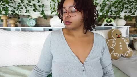 Snapshot of khayaparker chatting on 03/08/25, 10:43 Khaya online show from 03/08/25, 10:43