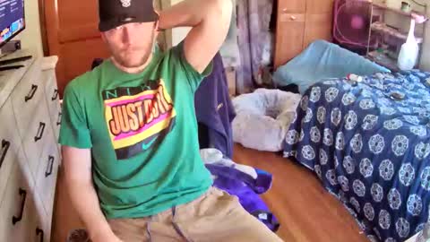 Snapshot of kheezygg chatting on 03/08/26, 07:39 KevKev online show from 03/08/26, 07:39