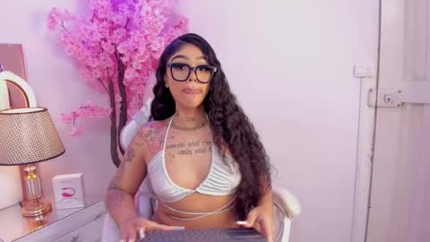 Snapshot of khelany_isyy chatting on 03/11/25, 01:05 Khelany Isyy online show from 03/11/25, 01:05