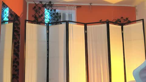 Khloe online show from 10/14/25, 01:12