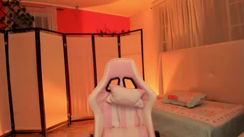 Khloe online show from 11/12/25, 02:34