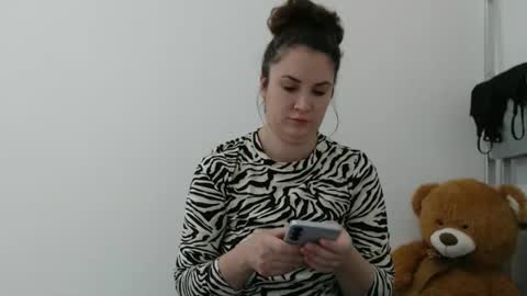 Snapshot of khrysssarah chatting on 02/06/26, 07:12 Sarah online show from 02/06/26, 07:12