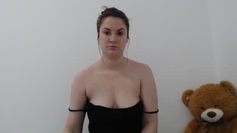 Snapshot of khrysssarah chatting on 02/17/26, 11:29 Sarah online show from 02/17/26, 11:29