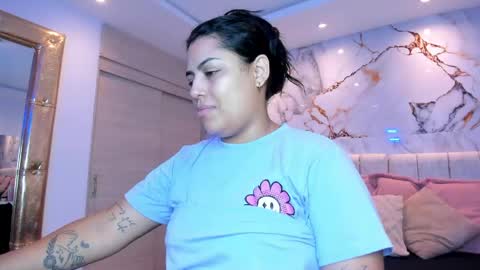 Snapshot of kiana_cream chatting on 05/04/26, 10:22 N M online show from 05/04/26, 10:22