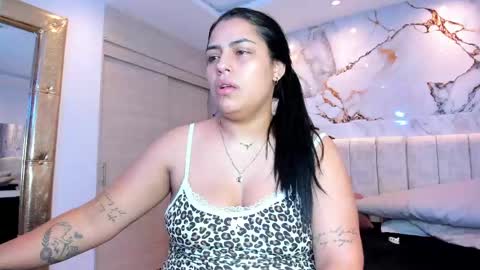 Snapshot of kiana_cream chatting on 06/06/26, 11:09 N M online show from 06/06/26, 11:09