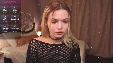 Snapshot of kiana_vision chatting on 12/16/25, 05:56 Kiana online show from 12/16/25, 05:56